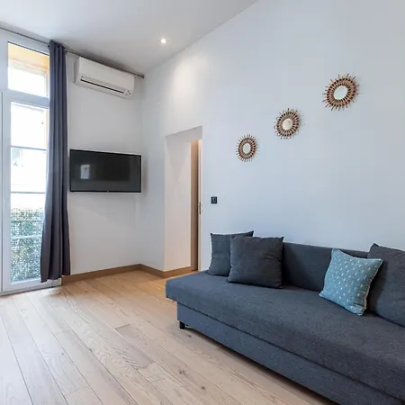Garibaldi Square - Cosy 1bdr In The Old Town Apartamento